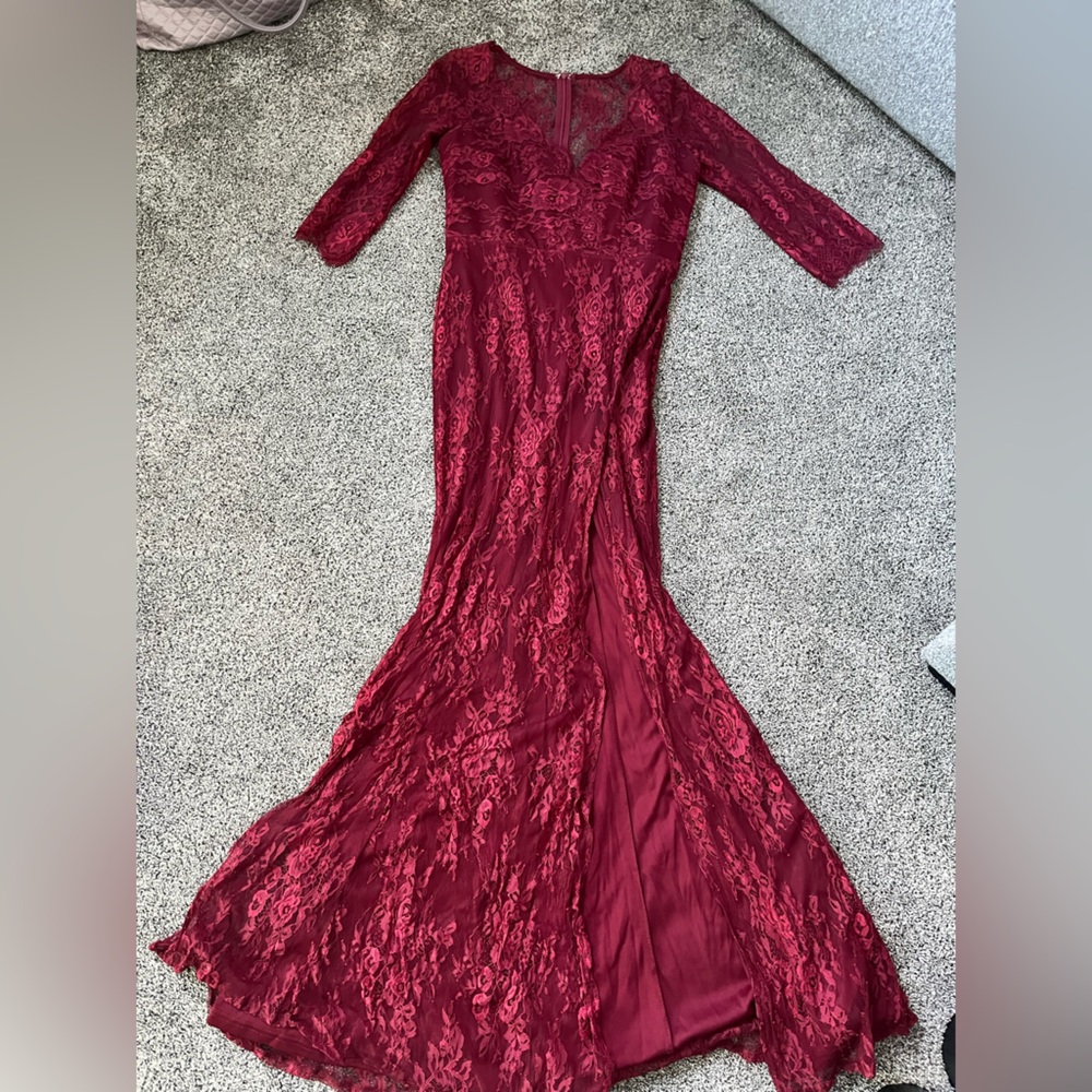 Chic Long Sleeve Lace Gown in Burgundy